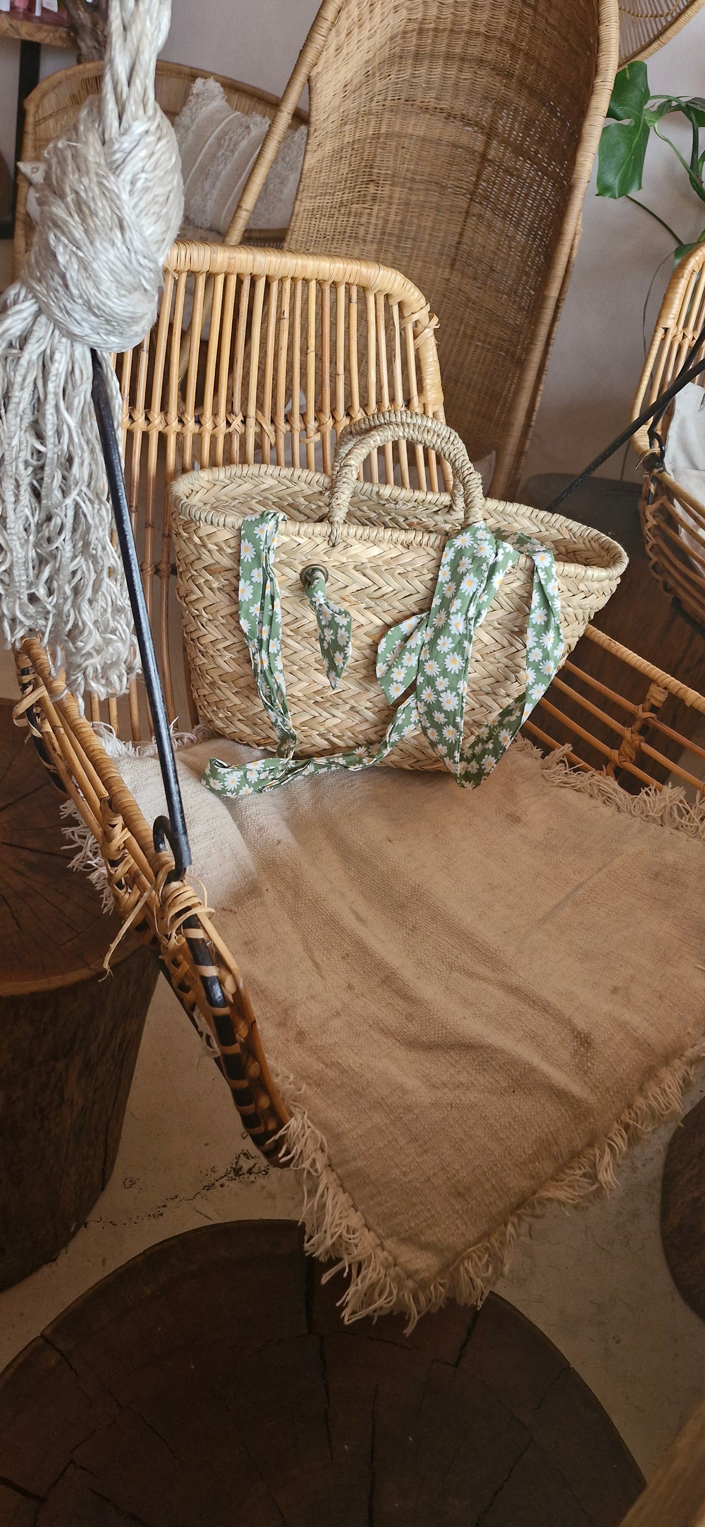 Daisy straw basket bag