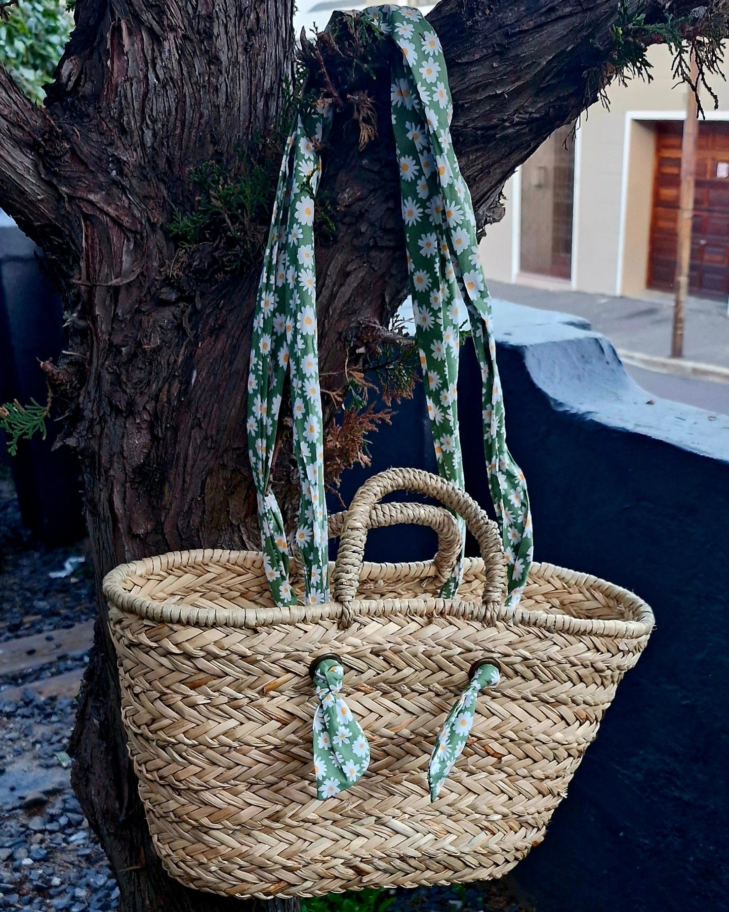 Daisy straw basket bag