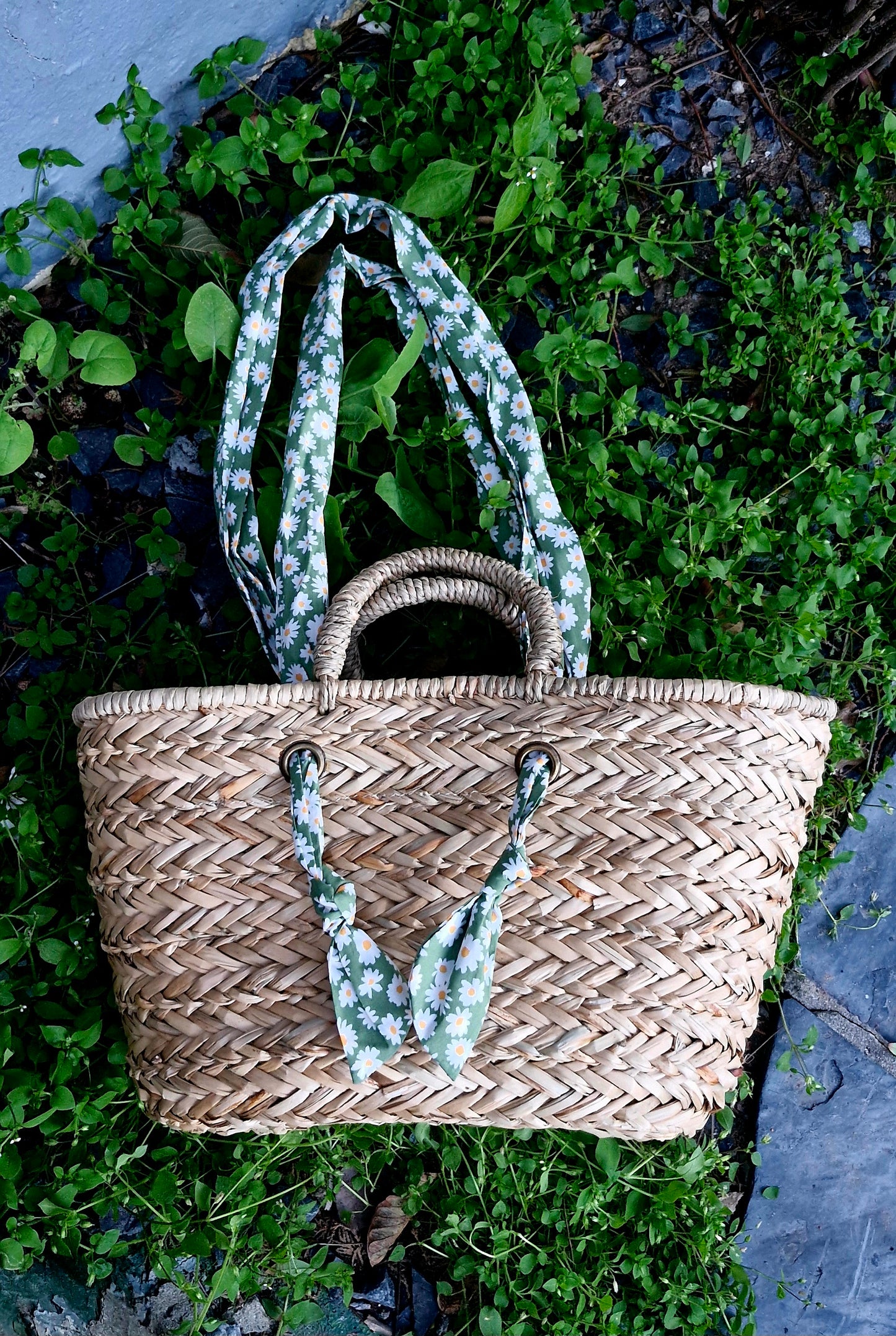 Daisy straw basket bag