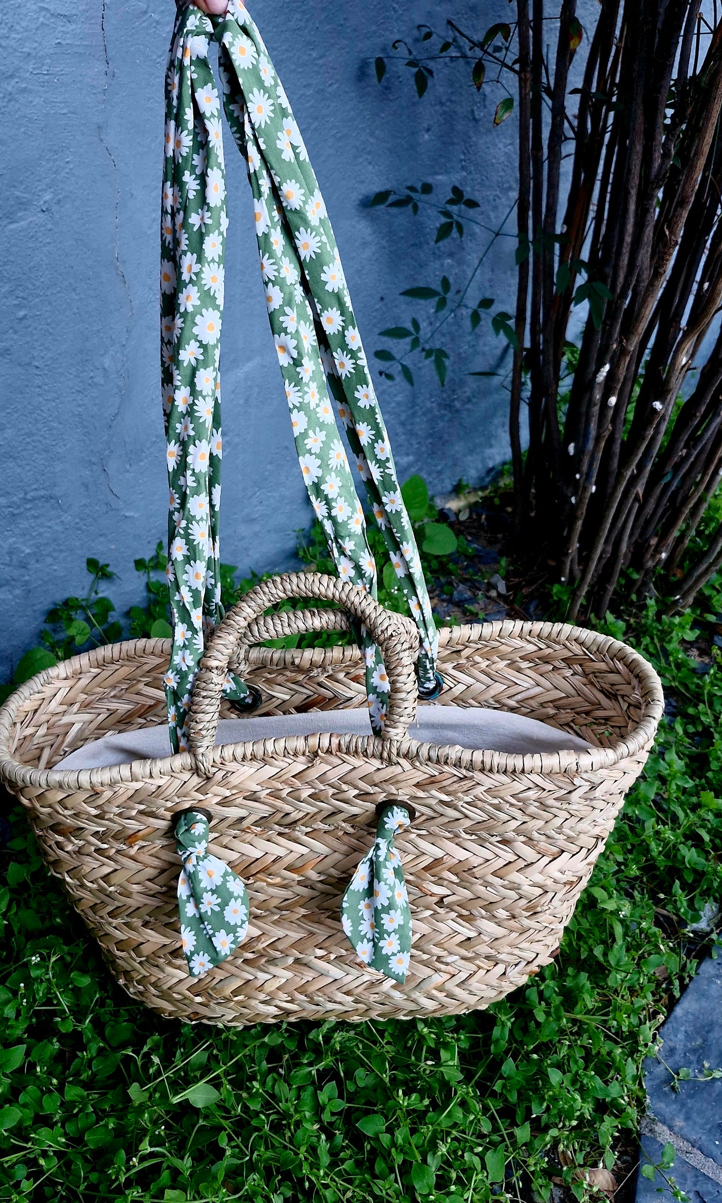 Daisy straw basket bag