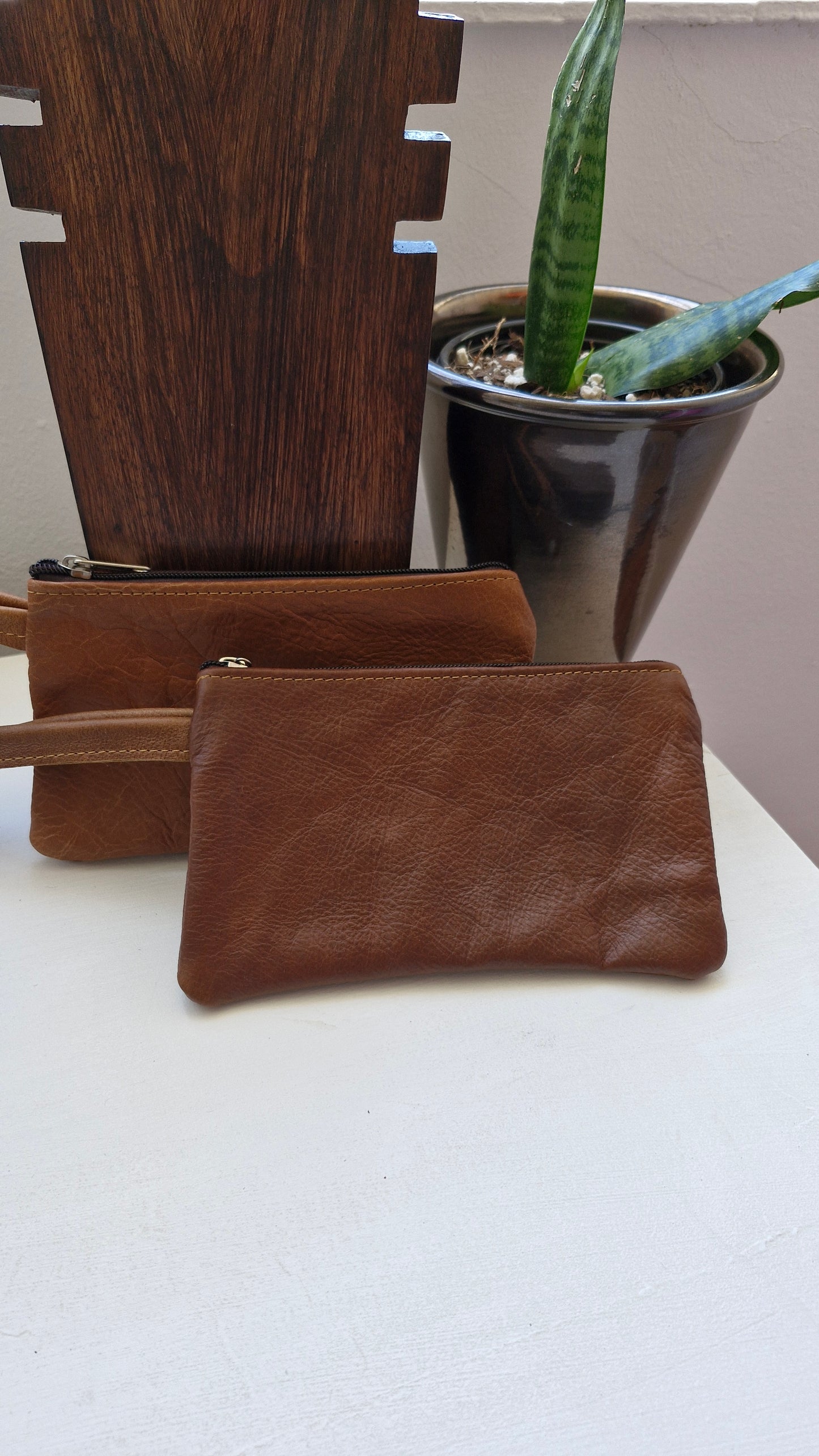 Leather sling pouch